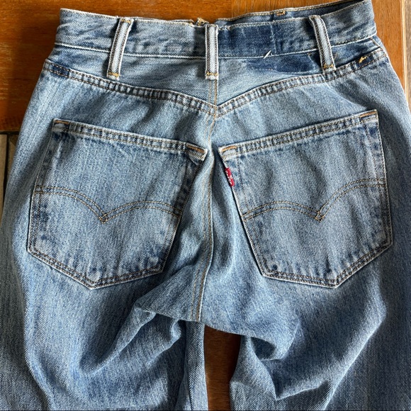 ONE OF A KIND Levi’s Wedgie Straight Jeans with Grommet Embellishments - Size 24 - Picture 5 of 5